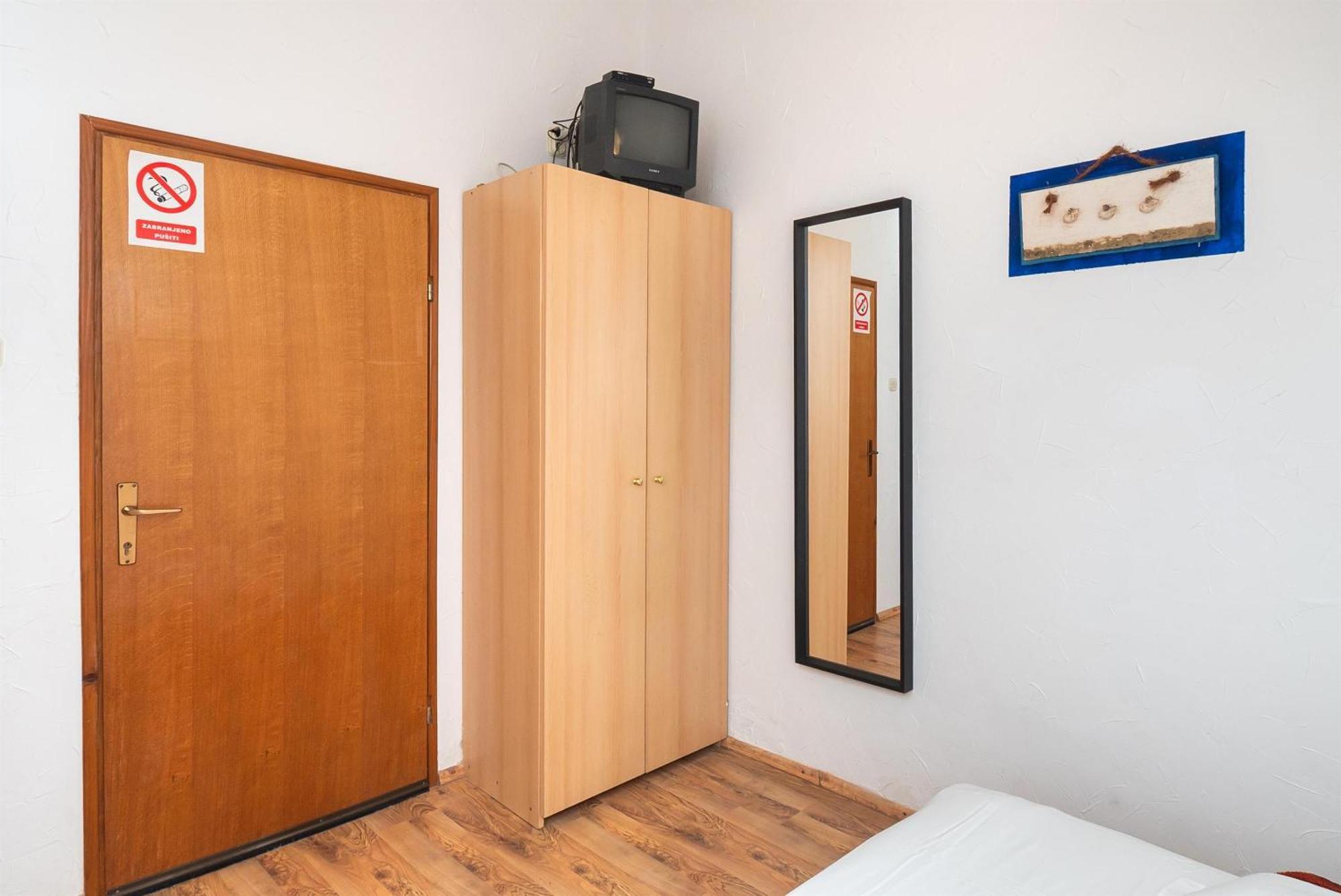 וודיצה Apartments And Rooms Mladen מראה חיצוני תמונה