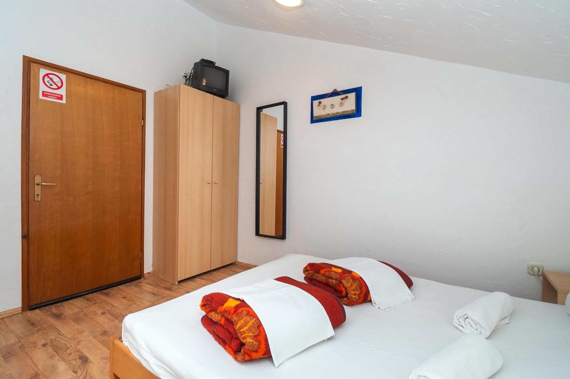 וודיצה Apartments And Rooms Mladen מראה חיצוני תמונה