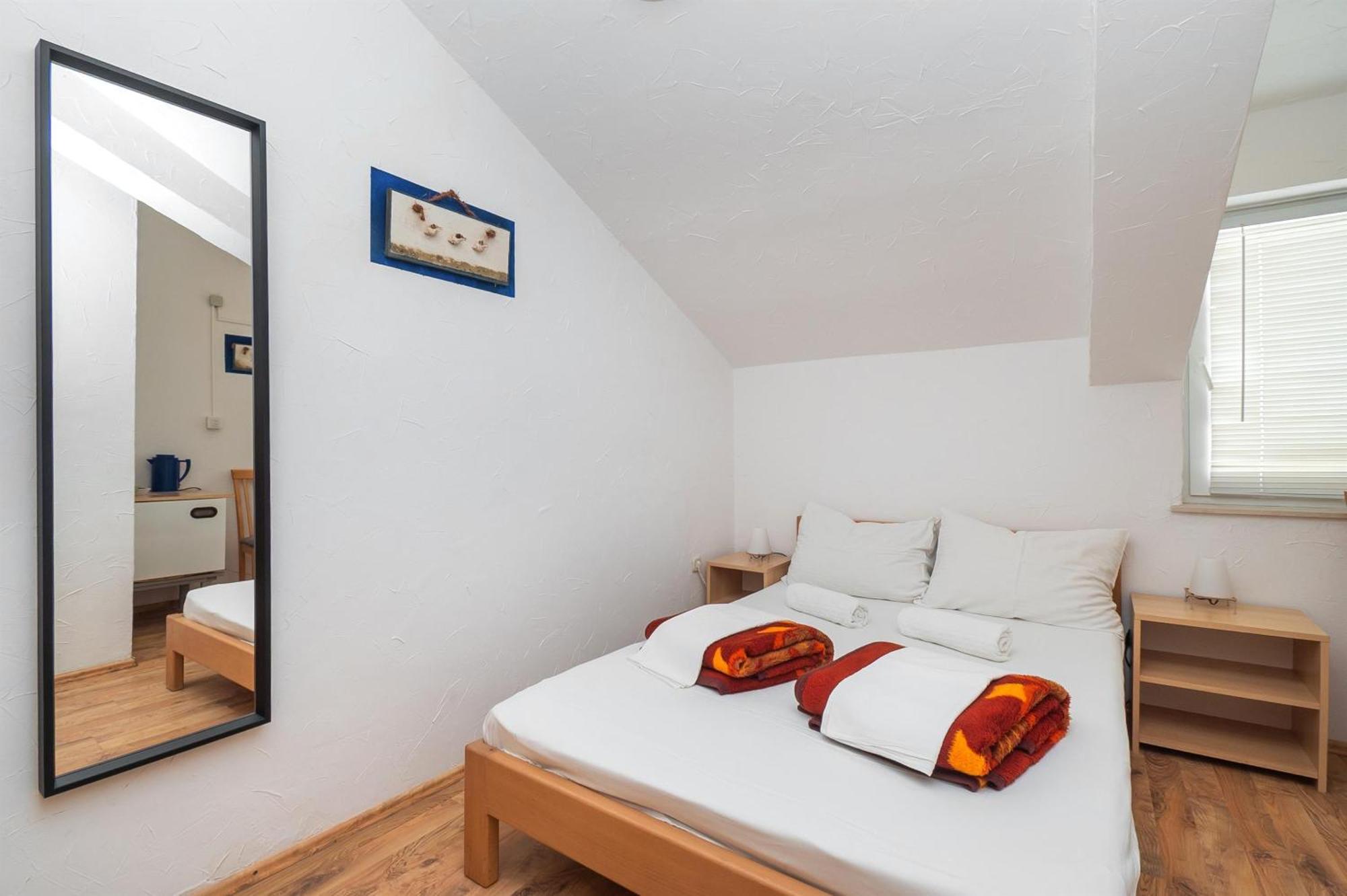 וודיצה Apartments And Rooms Mladen מראה חיצוני תמונה