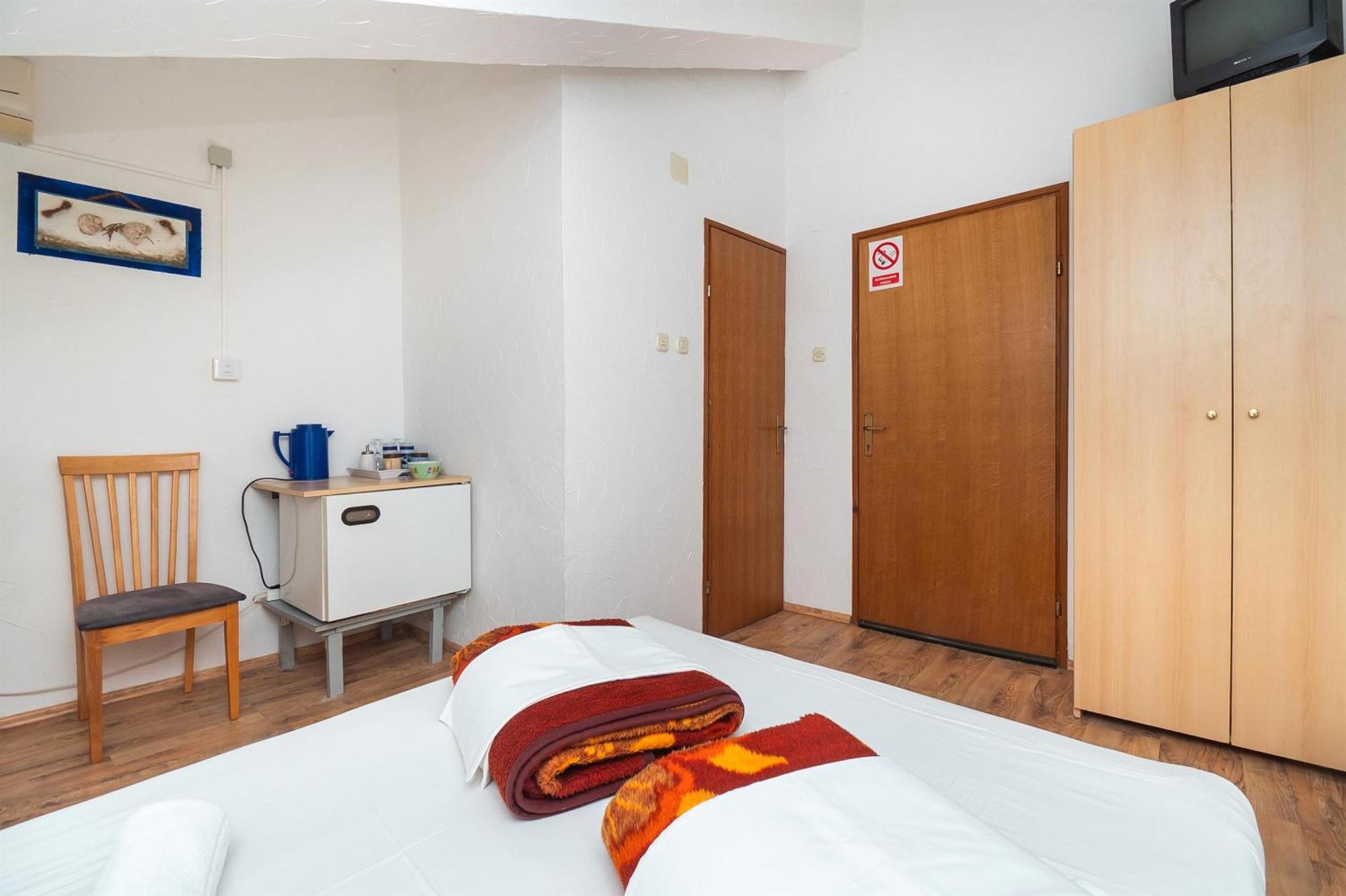 וודיצה Apartments And Rooms Mladen מראה חיצוני תמונה