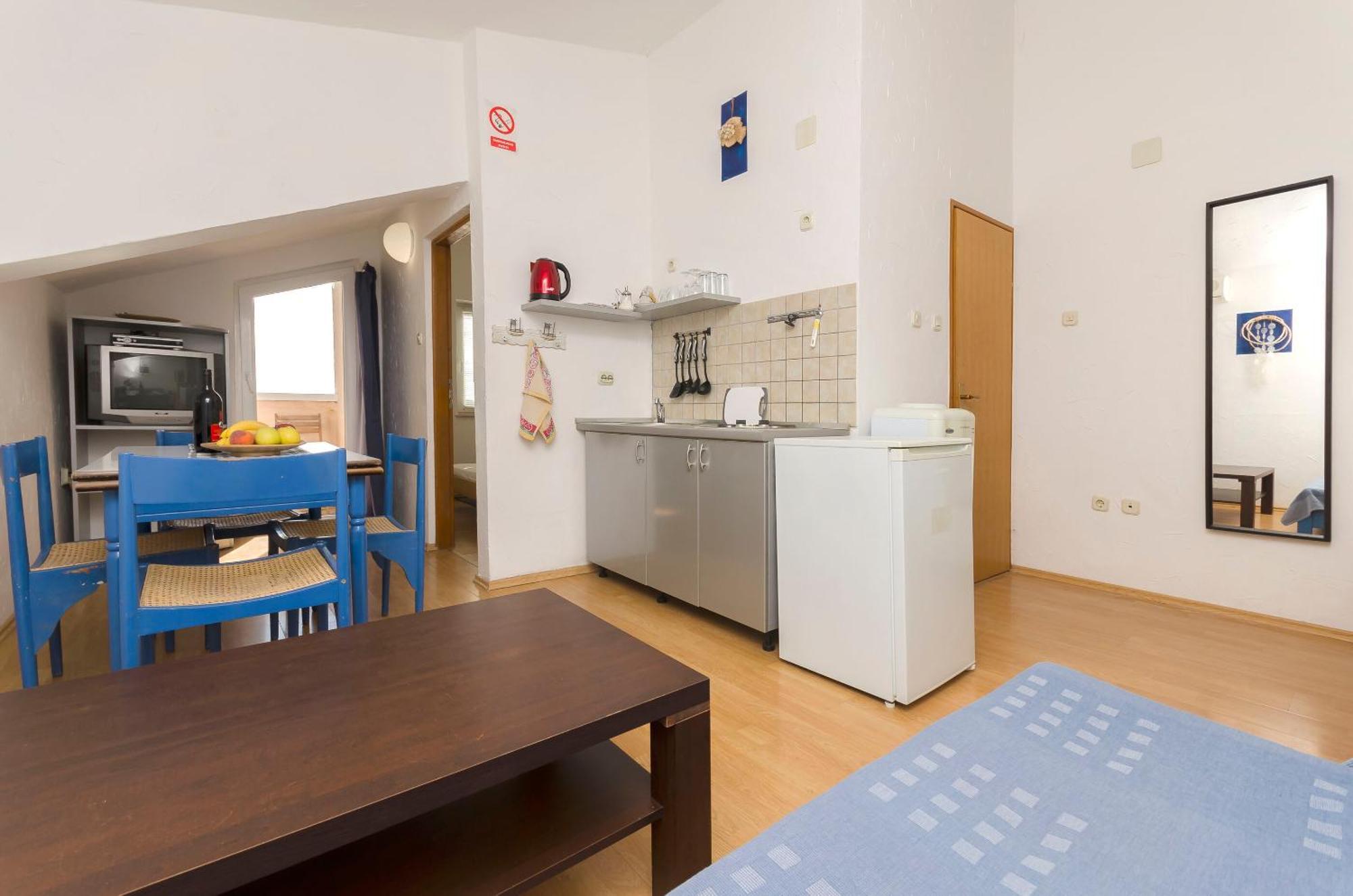 וודיצה Apartments And Rooms Mladen מראה חיצוני תמונה