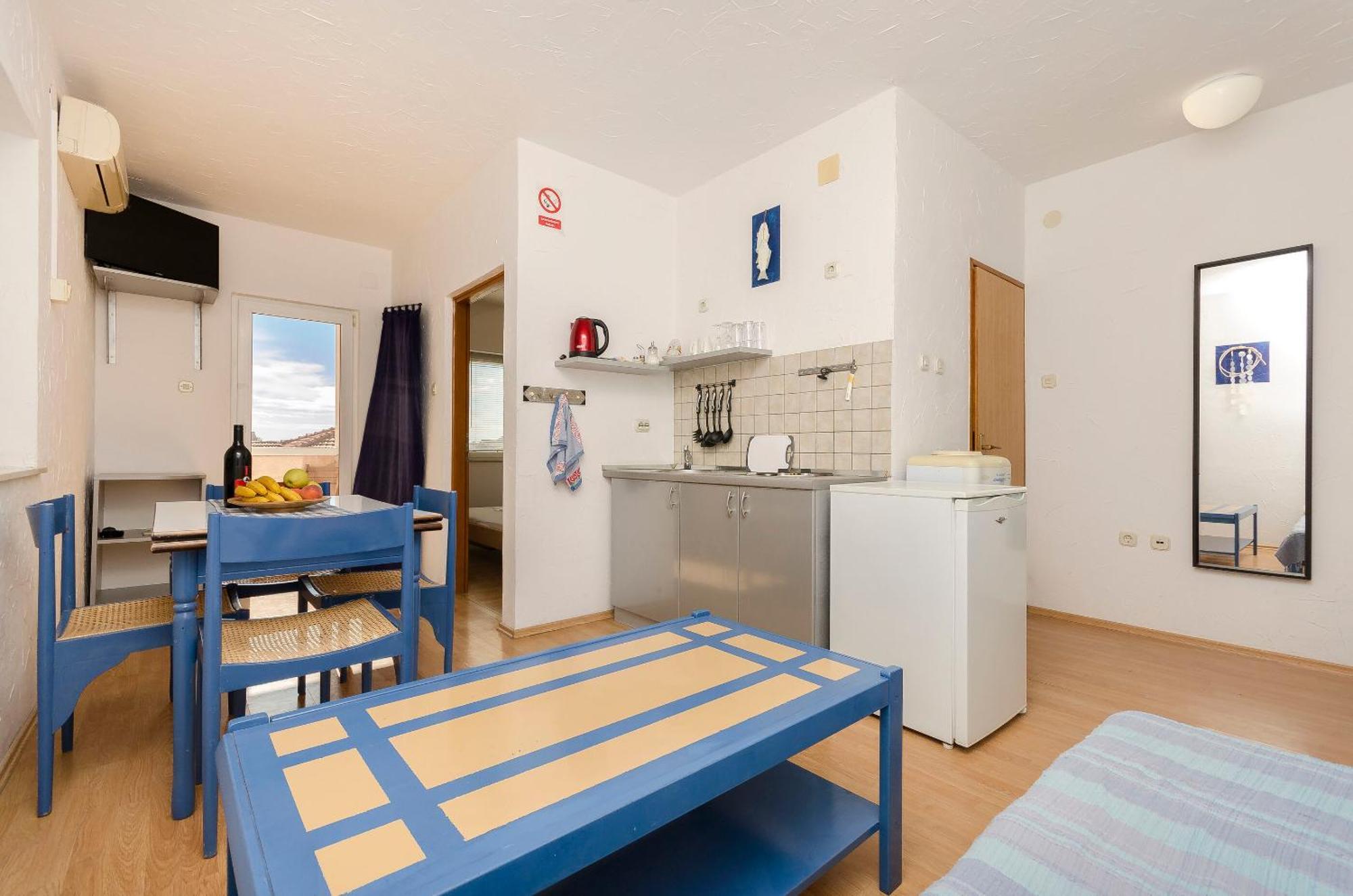 וודיצה Apartments And Rooms Mladen מראה חיצוני תמונה