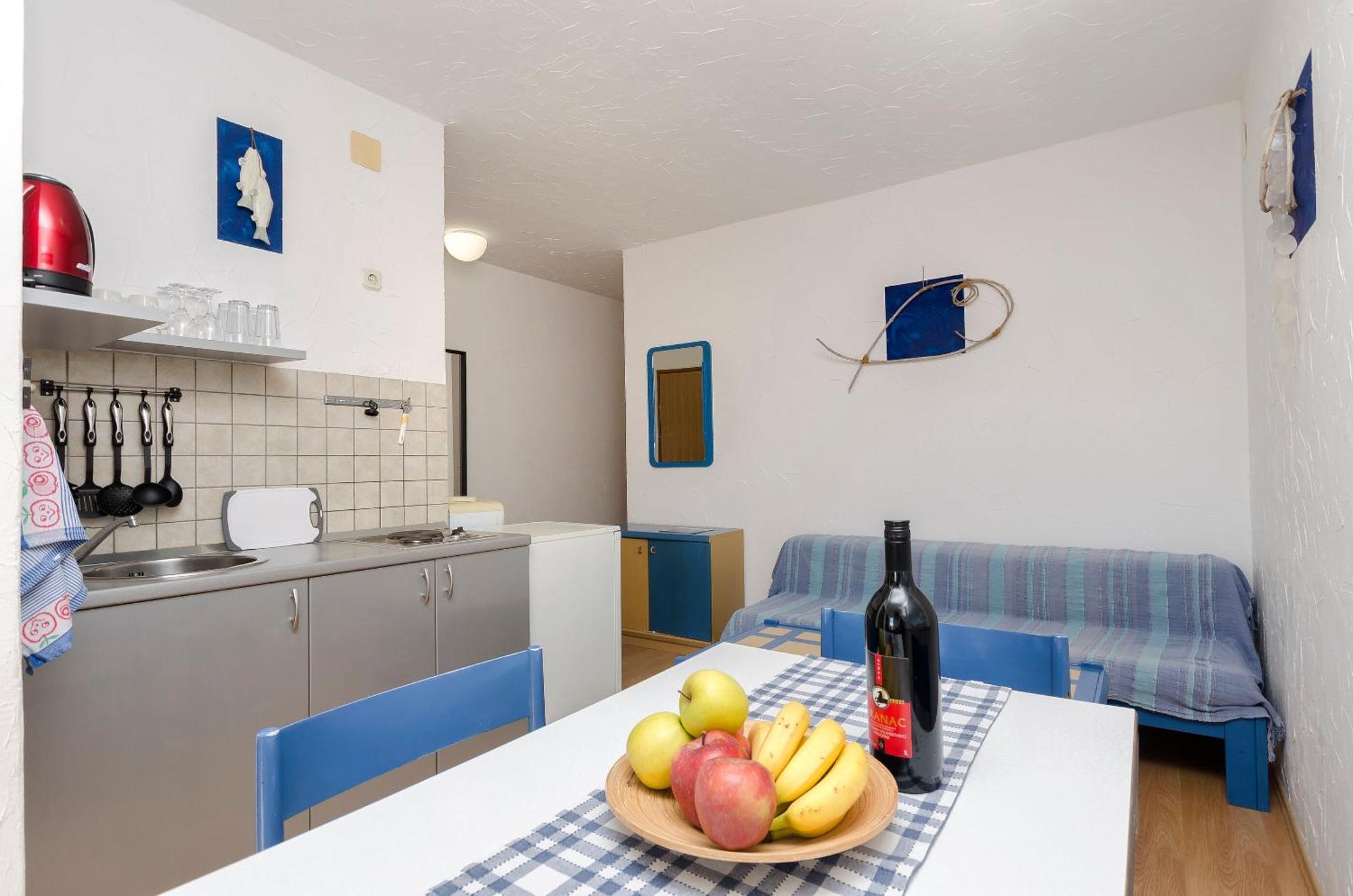 וודיצה Apartments And Rooms Mladen מראה חיצוני תמונה