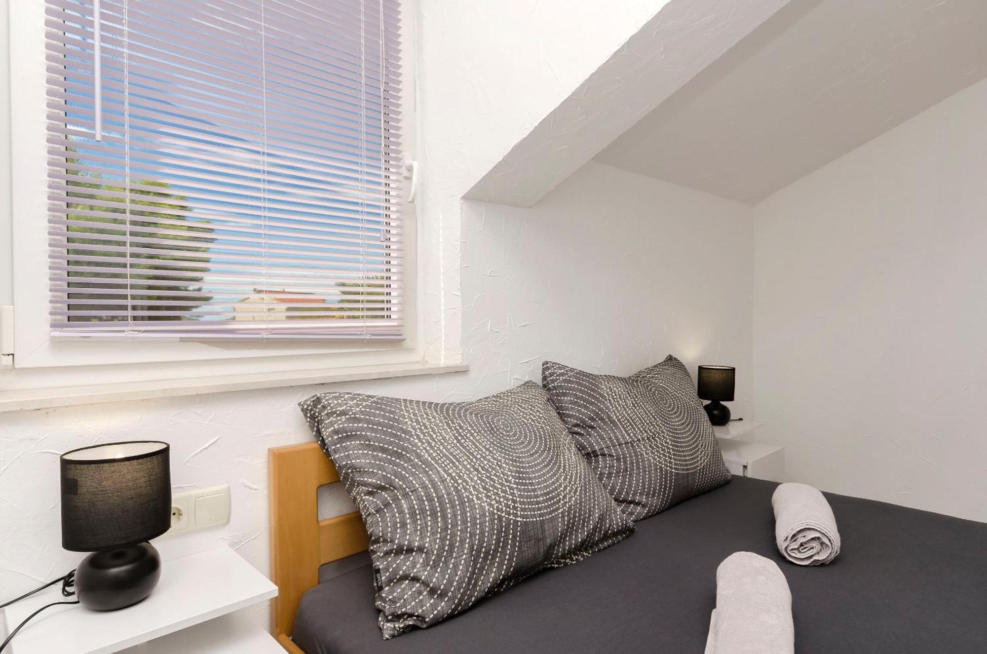 וודיצה Apartments And Rooms Mladen מראה חיצוני תמונה
