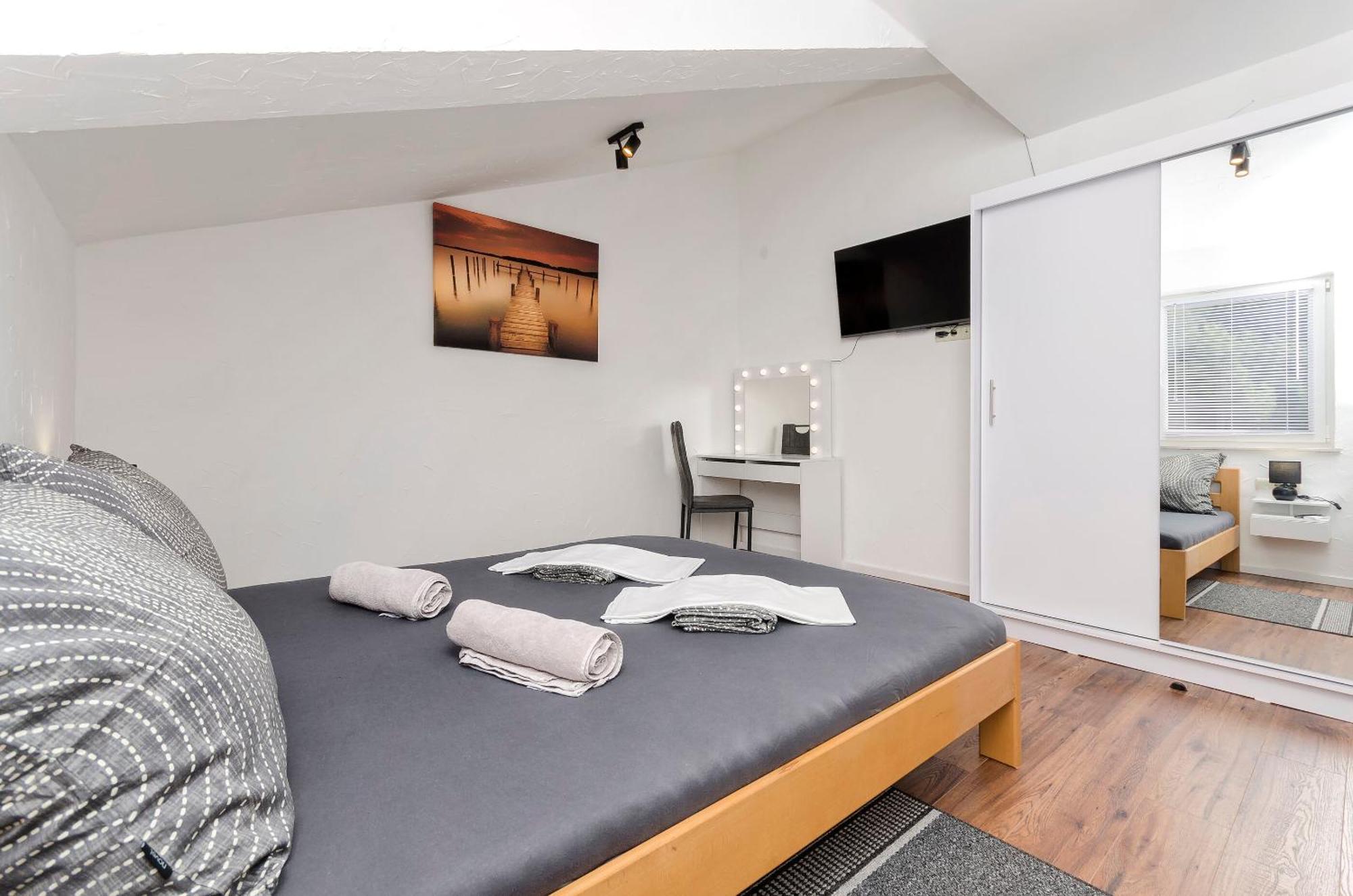 וודיצה Apartments And Rooms Mladen מראה חיצוני תמונה