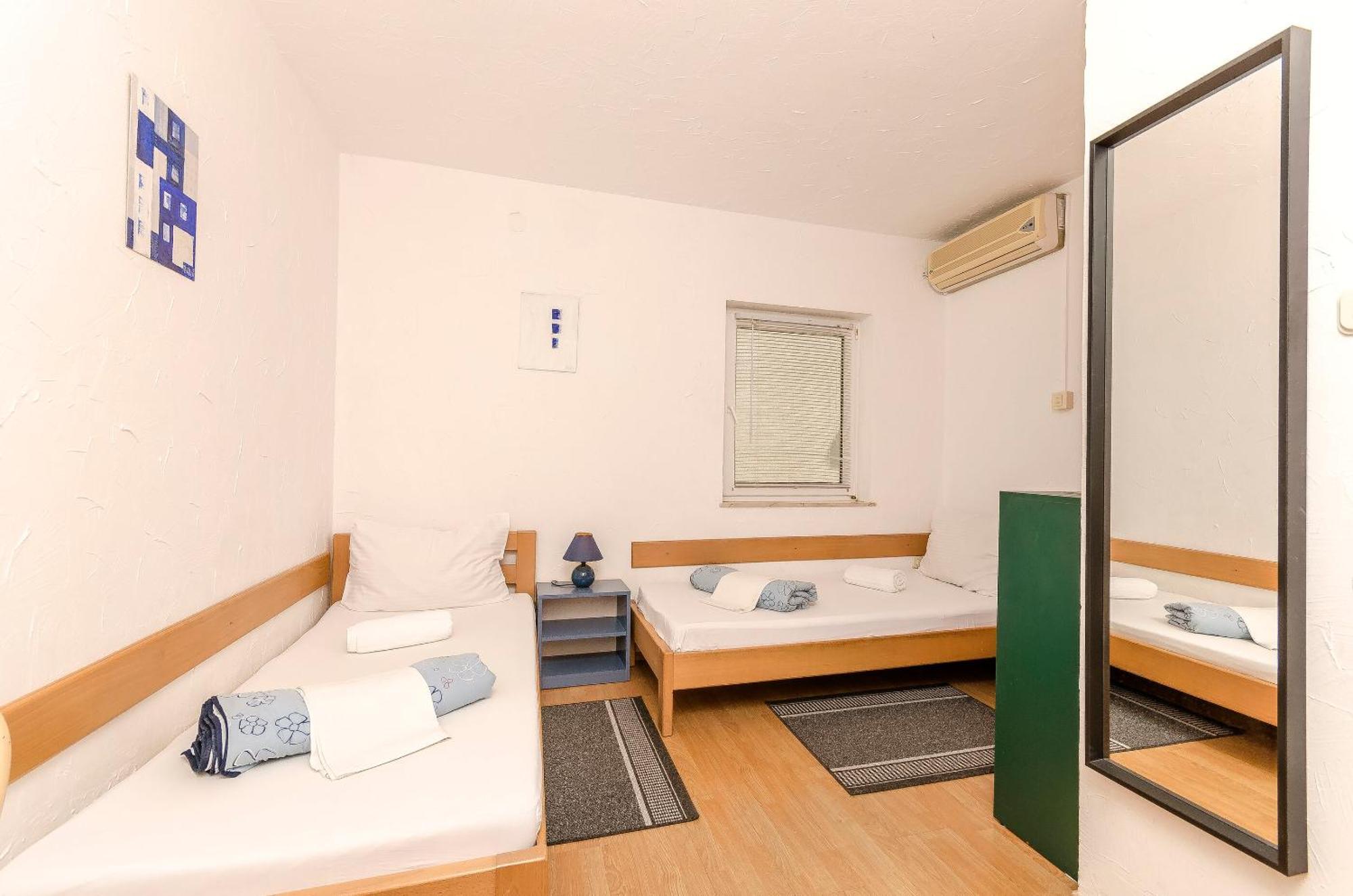וודיצה Apartments And Rooms Mladen מראה חיצוני תמונה