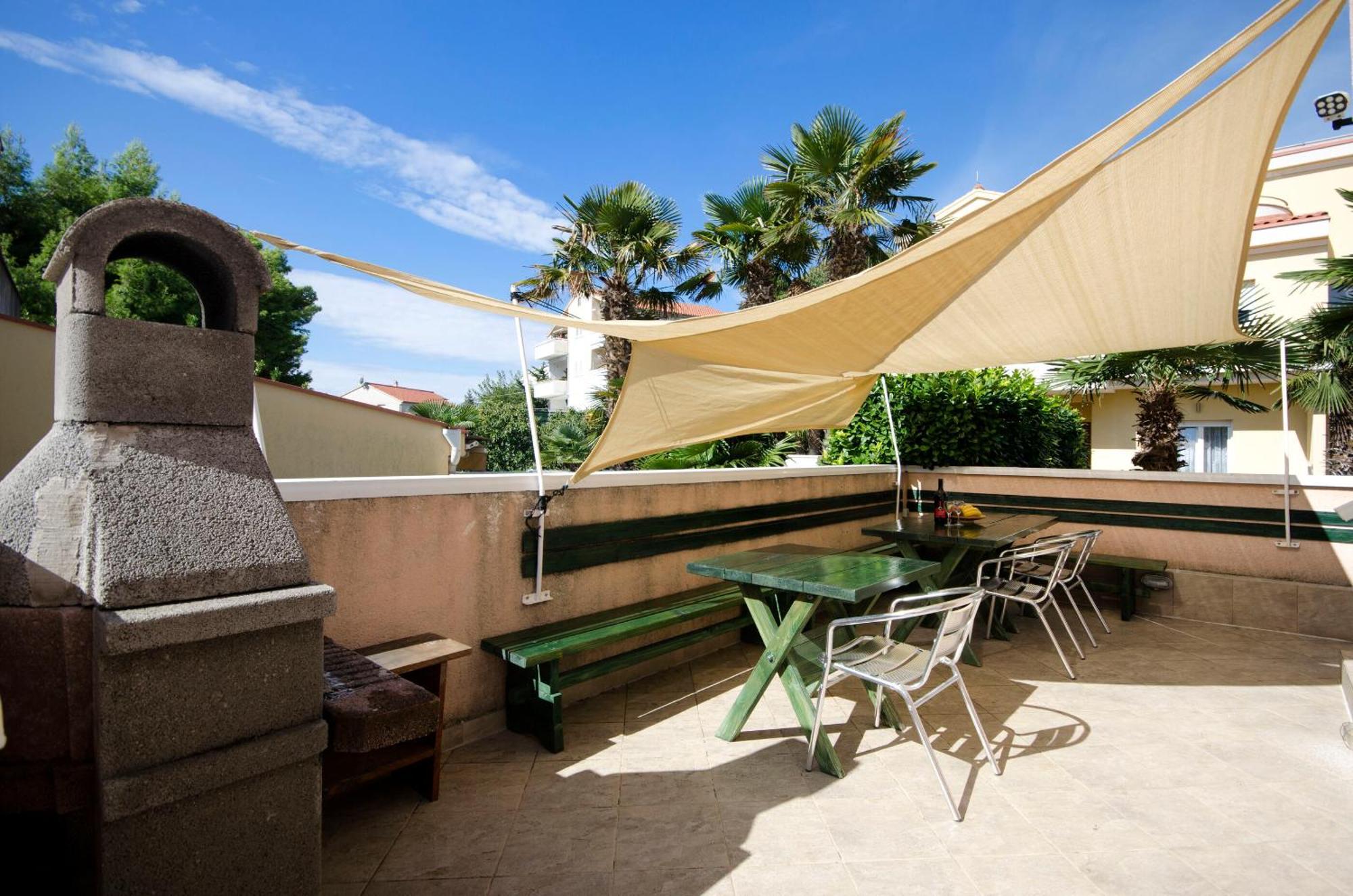 וודיצה Apartments And Rooms Mladen מראה חיצוני תמונה